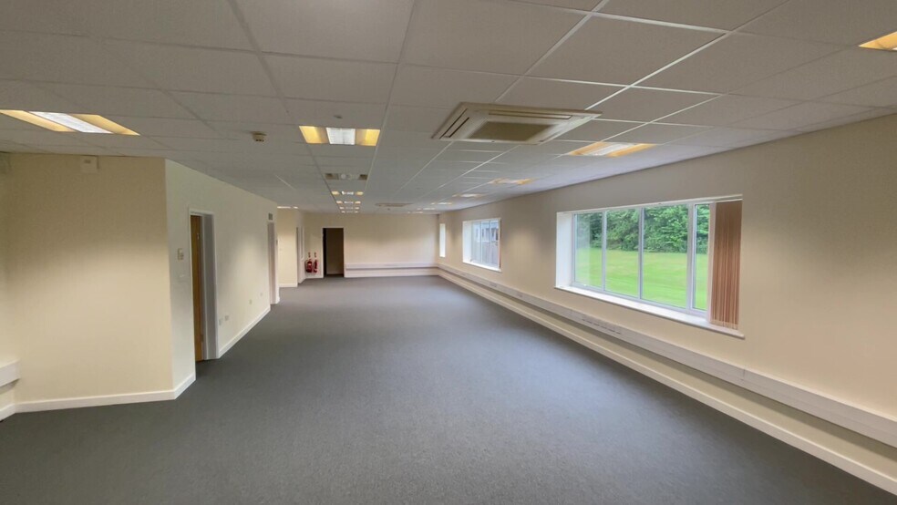 Epsom Sq, Trowbridge for sale - Building Photo - Image 3 of 3