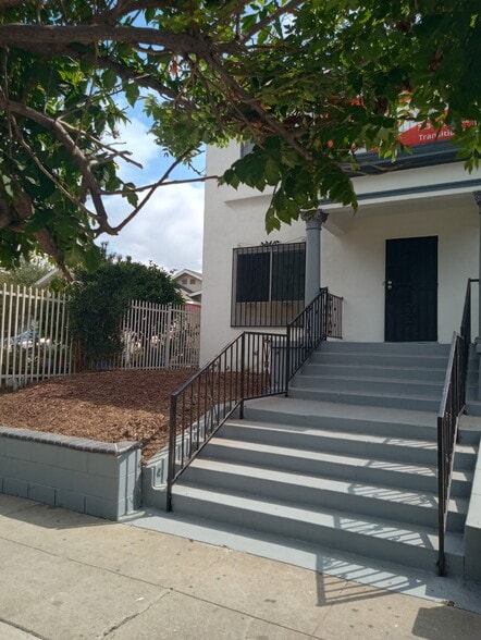 8930 S Vermont Ave, Los Angeles, CA for lease - Building Photo - Image 2 of 44