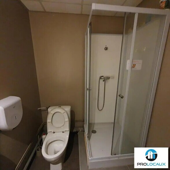 Office in Meylan for lease - Building Photo - Image 2 of 11