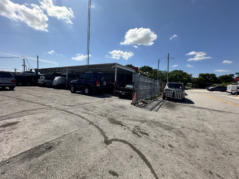 2223 Pembroke Rd, Hollywood, FL for lease - Building Photo - Image 1 of 21