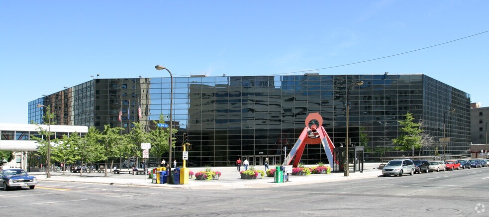 255 2nd Ave S, Minneapolis, MN for lease - Building Photo - Image 2 of 8