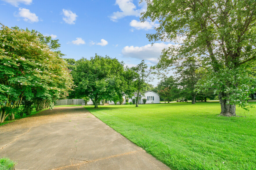 29699 Capshaw Rd, Harvest, AL for sale - Building Photo - Image 1 of 30