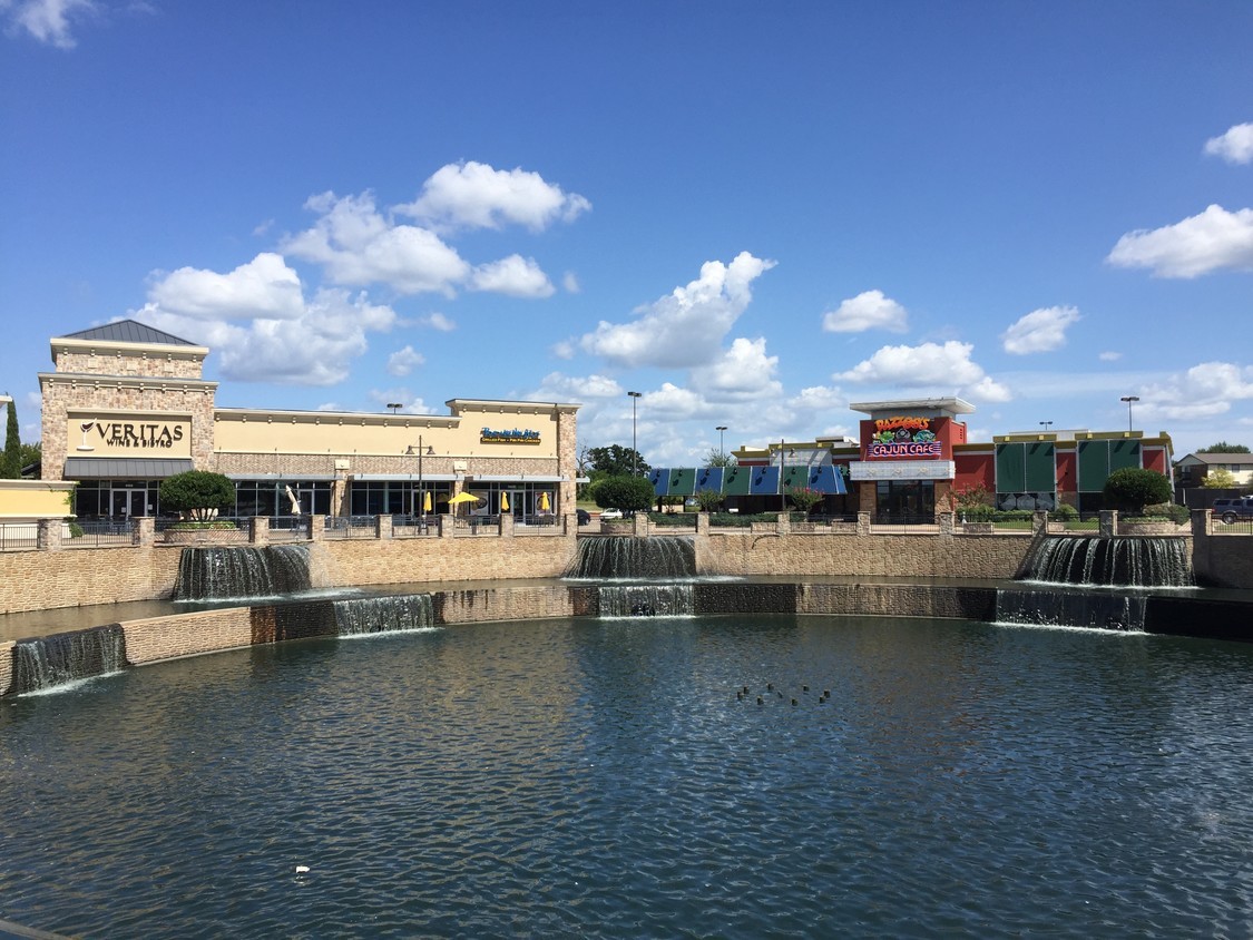 800 University Dr E, College Station, TX for lease Building Photo- Image 1 of 6