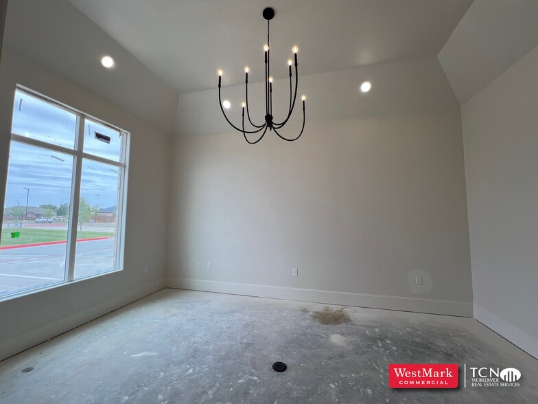 6311 79th st, Lubbock, TX for lease - Interior Photo - Image 2 of 7