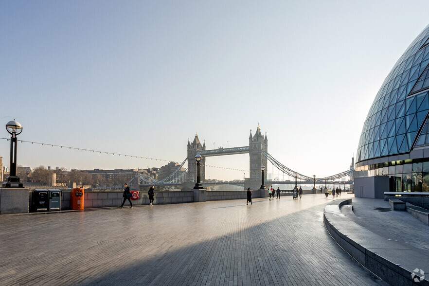 110 The Queens Walk, London for lease - Building Photo - Image 3 of 6