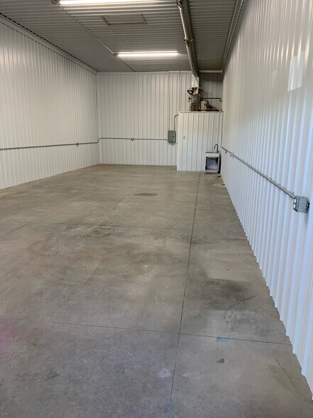 4389 N Long Rd, Columbus, IN for lease - Building Photo - Image 3 of 5