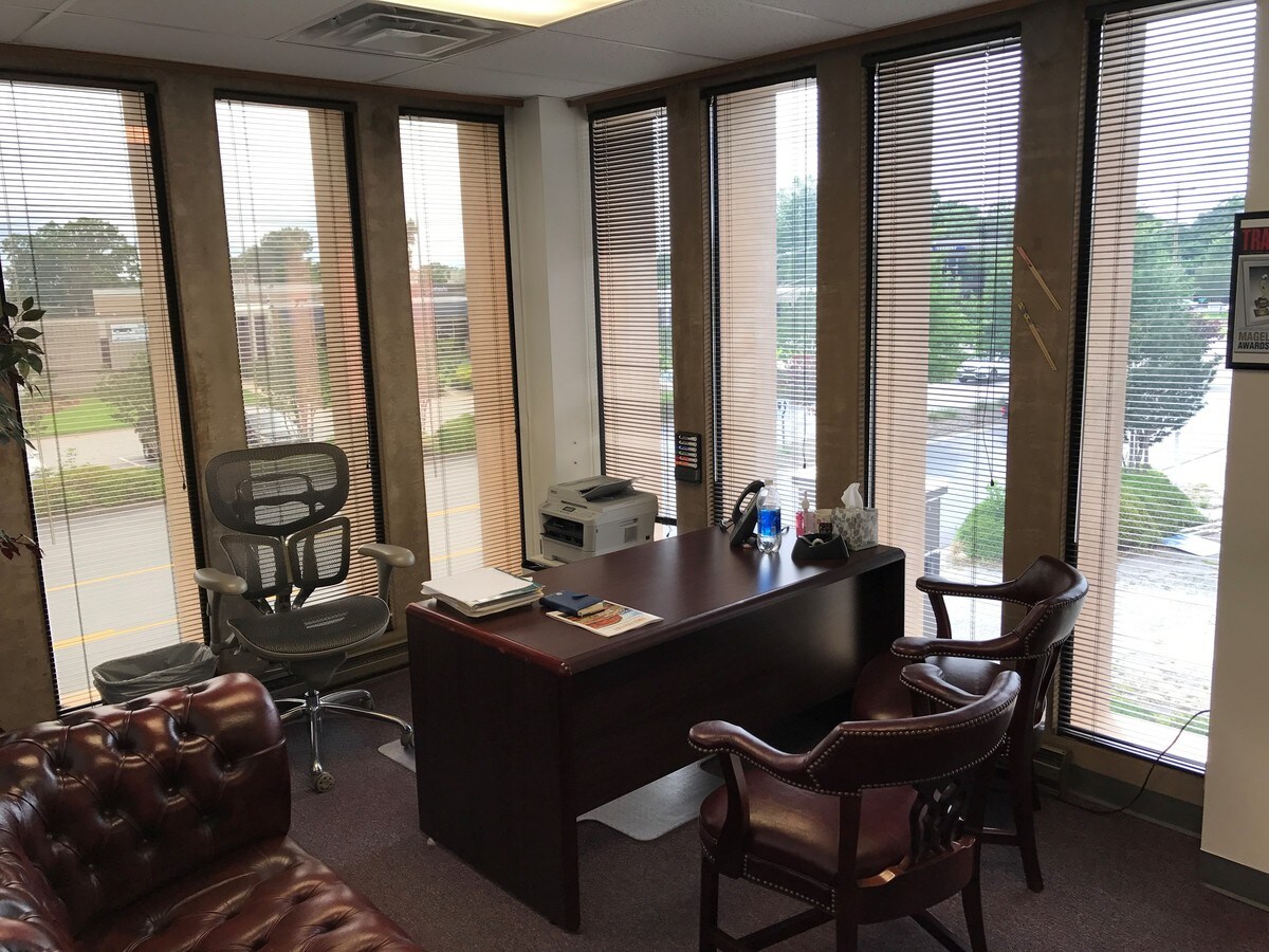 100 W Antrim Dr, Greenville, SC 29607