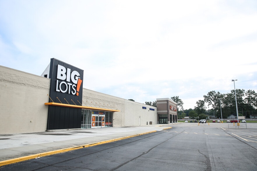 1806 N Jackson St, Tullahoma, TN for lease - Primary Photo - Image 1 of 4