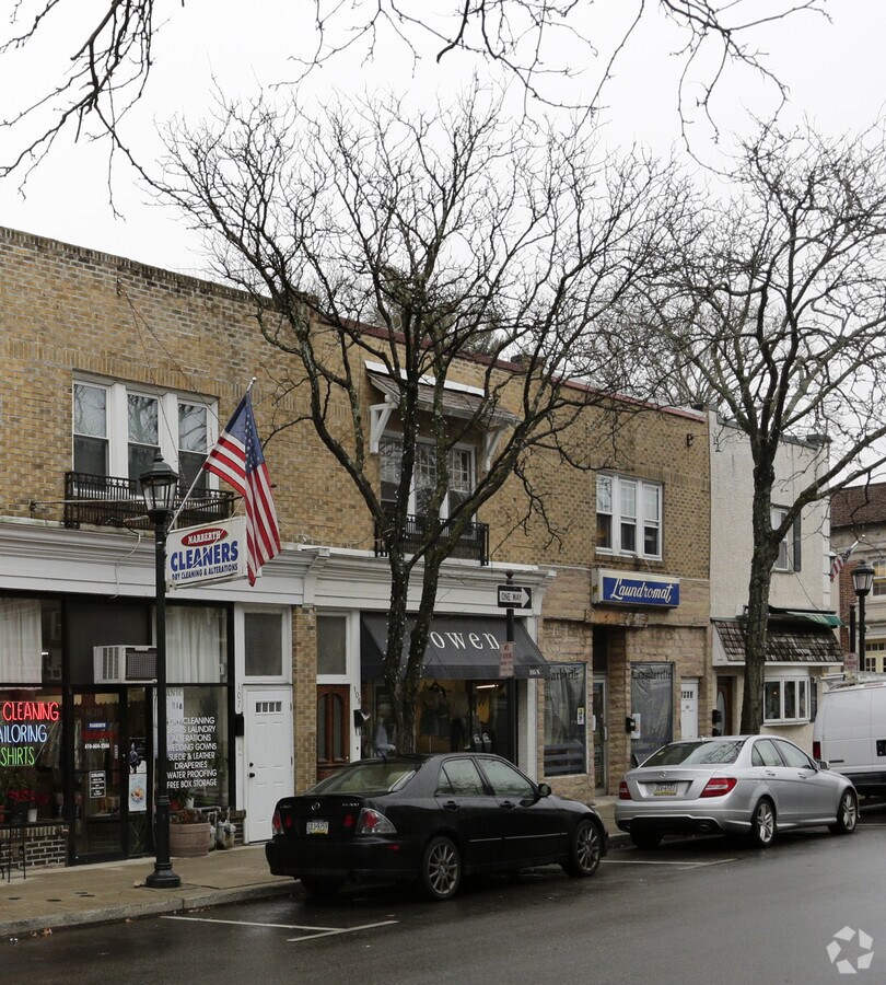 105 N Narberth Ave, Narberth, PA 19072