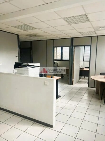 Office in Nîmes for lease - Interior Photo - Image 3 of 3