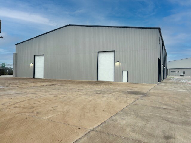 10026 N I-35, San Antonio, TX for lease - Building Photo - Image 3 of 8