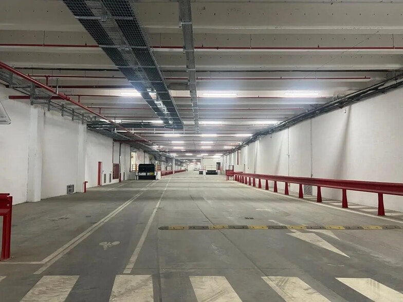 Industrial in Paris for lease - Building Photo - Image 1 of 1