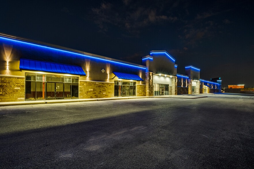 7535 W US Highway 90, San Antonio, TX for lease - Building Photo - Image 1 of 9