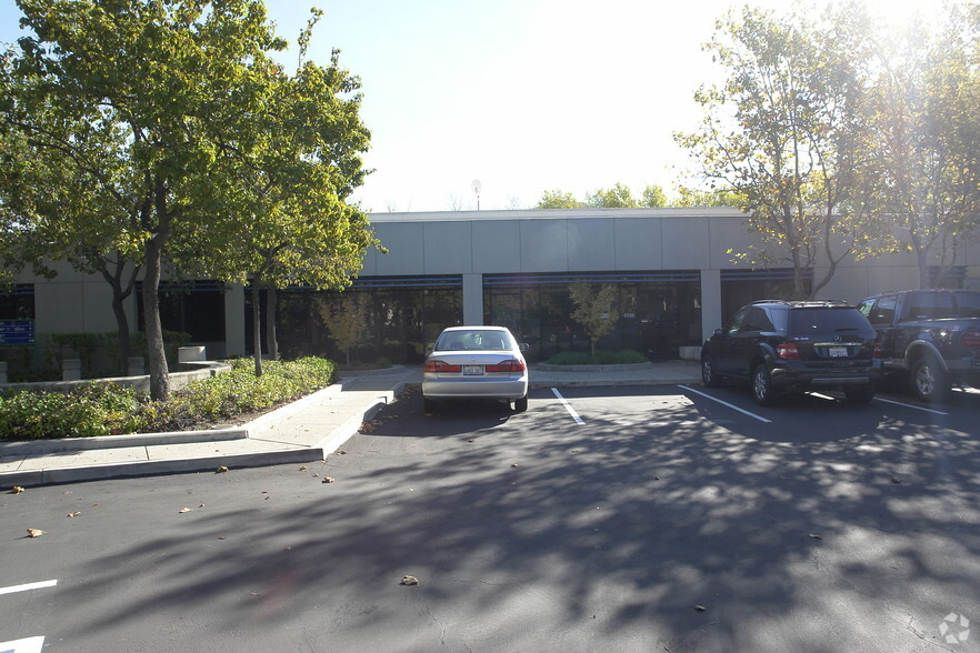 5139-5145 Johnson Dr, Pleasanton, CA for lease - Building Photo - Image 2 of 4