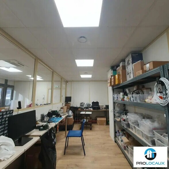 Office in Grenoble for lease - Interior Photo - Image 3 of 9