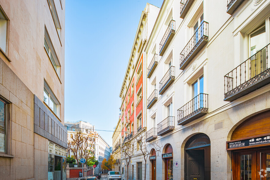 Calle los Madrazo, 28, Madrid, Madrid for lease - Building Photo - Image 3 of 4