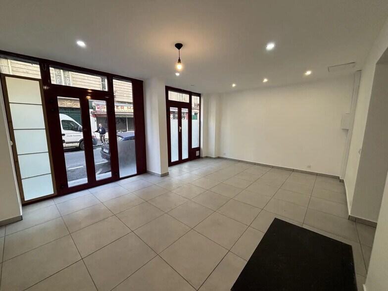 41 Rue Simart, Paris for lease - Interior Photo - Image 3 of 13