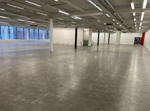 27 Carr St, Ipswich for lease Interior Photo- Image 2 of 3