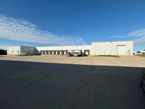 423 Southgate Ct SW, Cedar Rapids, IA for lease Building Photo- Image 1 of 12