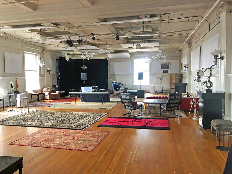 918 SW Yamhill St, Portland, OR for lease - Interior Photo - Image 2 of 12