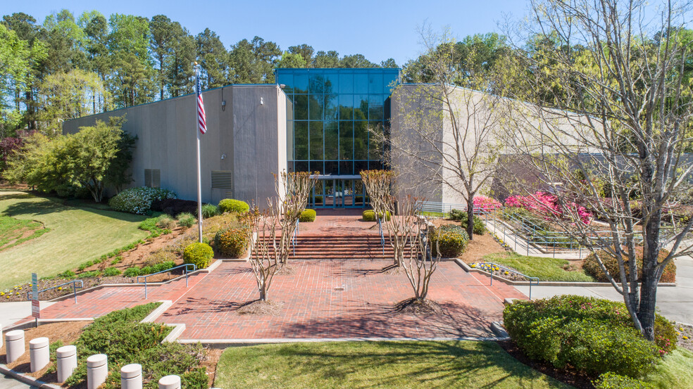 40 Perimeter Ctr E, Atlanta, GA for lease - Building Photo - Image 1 of 16