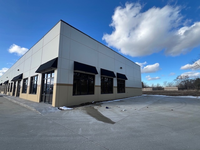 135 Erick St, Crystal Lake, IL for lease - Building Photo - Image 1 of 9