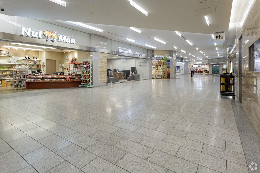 205 5th Ave SW, Calgary, AB for lease - Lobby - Image 3 of 5