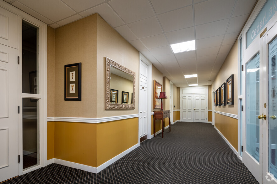 9505 Williamsburg Plaza, Louisville, KY for lease - Lobby - Image 2 of 5