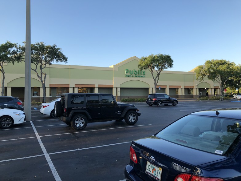 10400-10600 Roosevelt Blvd, Saint Petersburg, FL for lease - Building Photo - Image 1 of 6