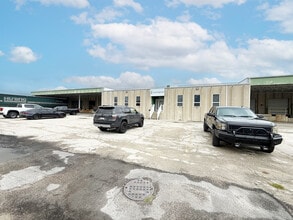 3580-3588 Work Dr, Fort Myers, FL for lease Interior Photo- Image 1 of 7