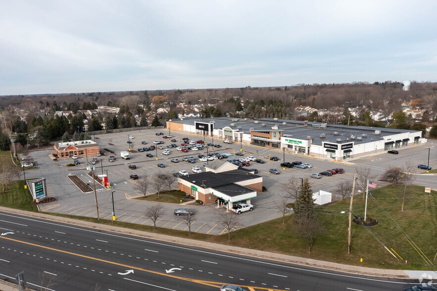 800-810 Paul Rd, Rochester, NY for lease - Building Photo - Image 2 of 8