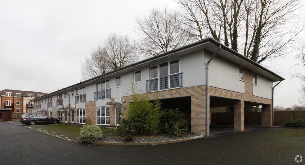 Primrose Hl, Kings Langley for sale - Primary Photo - Image 1 of 1