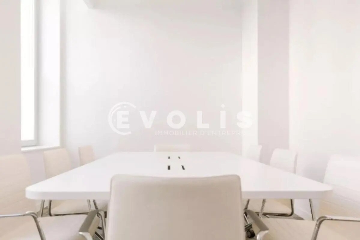 Office in Paris for lease Interior Photo- Image 1 of 11