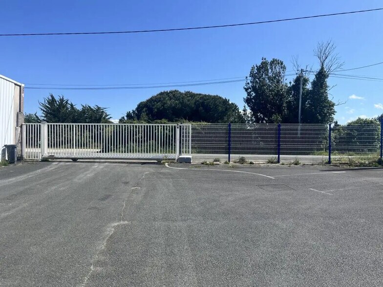 Flex in Bourcefranc-le-Chapus for sale - Building Photo - Image 2 of 2