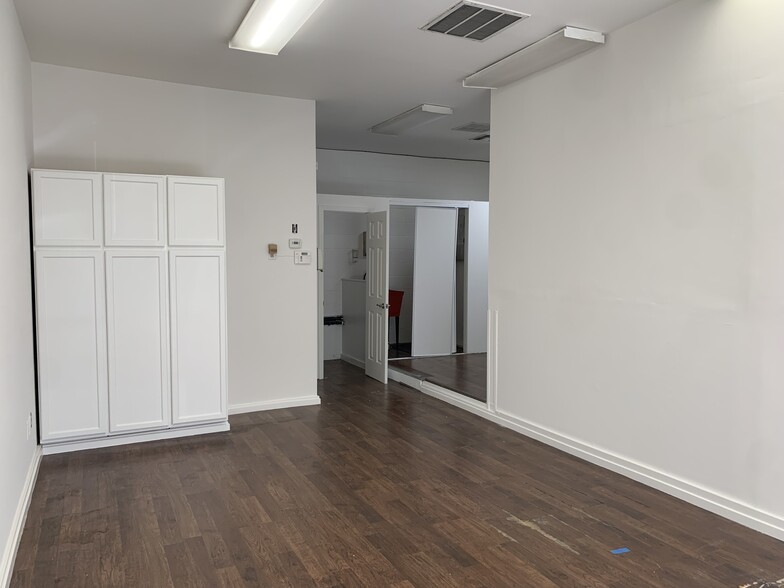 583-593 Woodside Rd, Redwood City, CA for lease - Building Photo - Image 2 of 8