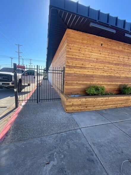 815 Pennsylvania Ave, Fort Worth, TX for lease - Building Photo - Image 3 of 9