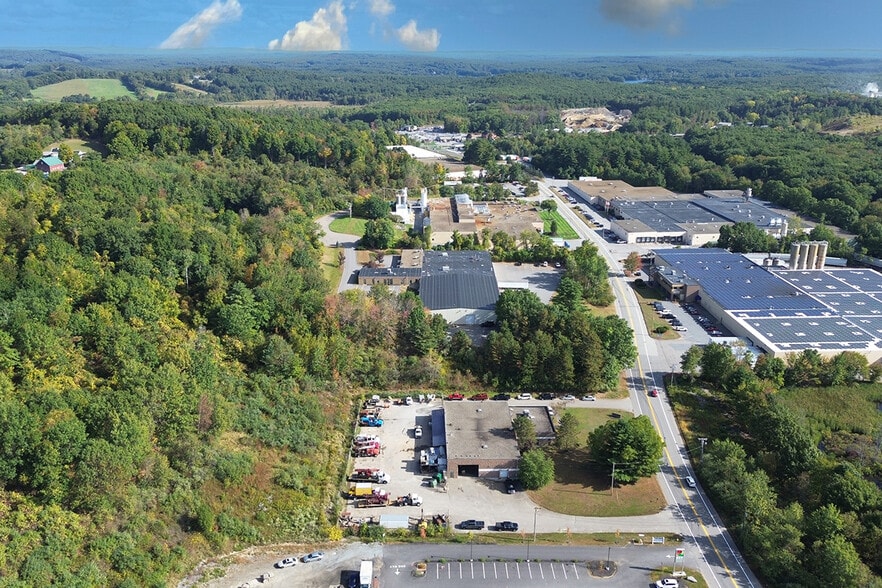 154 Pioneer Dr, Leominster, MA for sale - Building Photo - Image 2 of 6