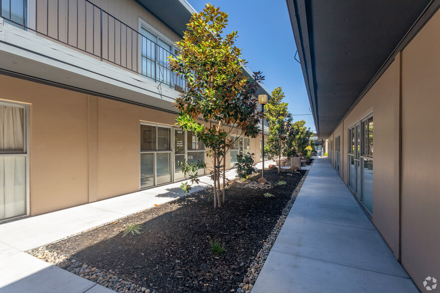 2060 Walsh Ave, Santa Clara, CA for lease - Building Photo - Image 3 of 6