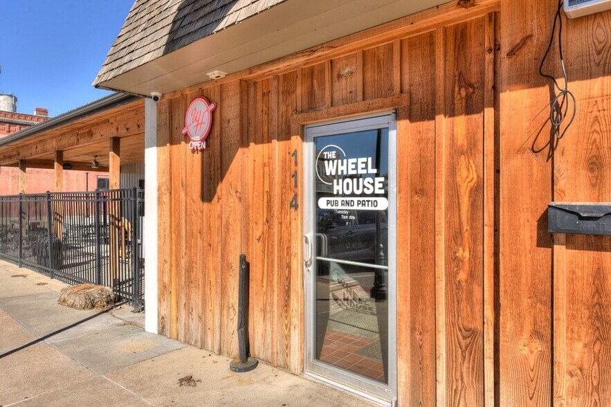 114 E 5th St, Wahoo, NE 68066 Retail for Sale