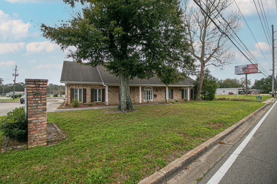 1087 E Pass Rd, Gulfport, MS for sale - Primary Photo - Image 1 of 1