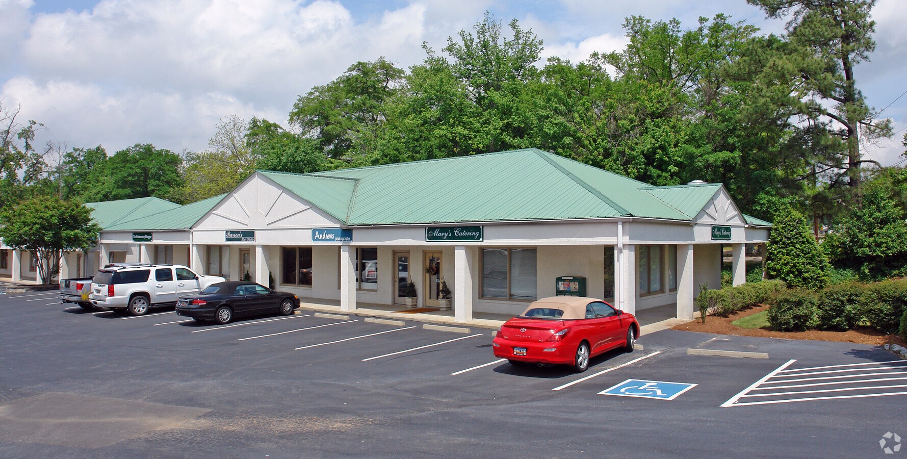 215 N Main St, Simpsonville, SC 29681