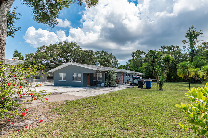 105 N Lady Mary Dr, Clearwater, FL for sale - Building Photo - Image 3 of 8