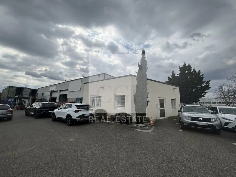 in Saint-Priest for sale - Building Photo - Image 1 of 1