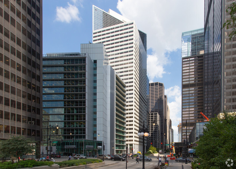 200 S Wacker Dr, Chicago, IL for lease - Primary Photo - Image 1 of 36