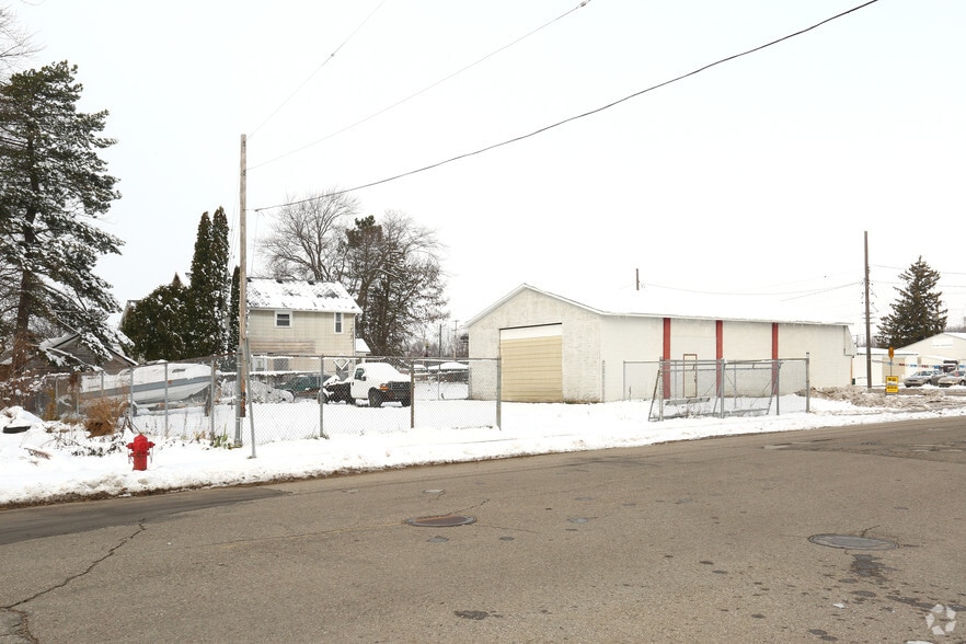 137 W State St, Montrose, MI for sale - Building Photo - Image 2 of 3