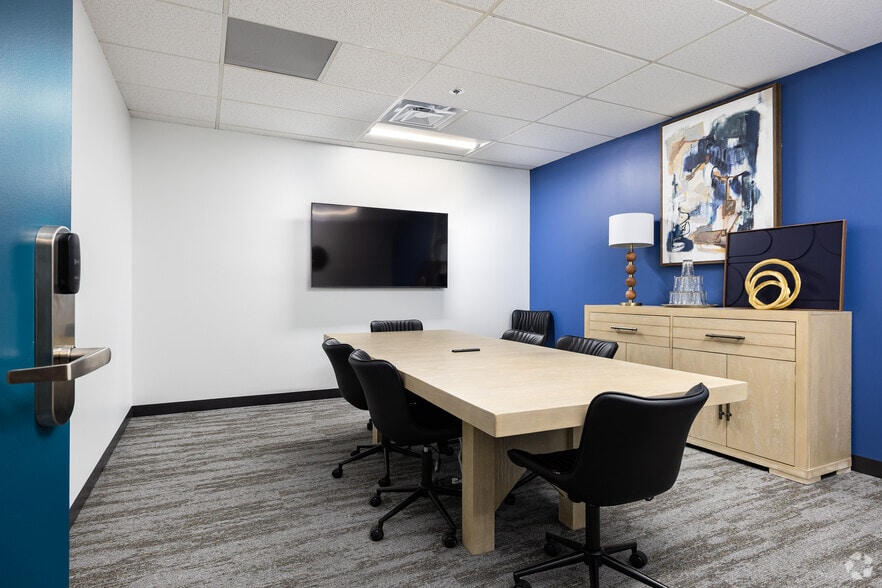 2055 Craigshire Rd, Saint Louis, MO for lease - Building Photo - Image 1 of 14