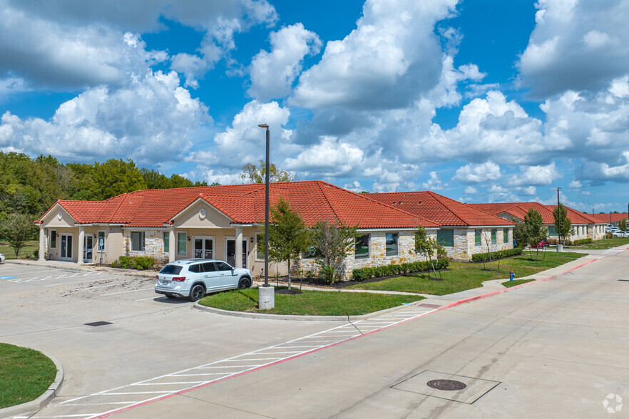 2743 Smith Ranch Rd, Pearland, TX for lease - Building Photo - Image 2 of 10