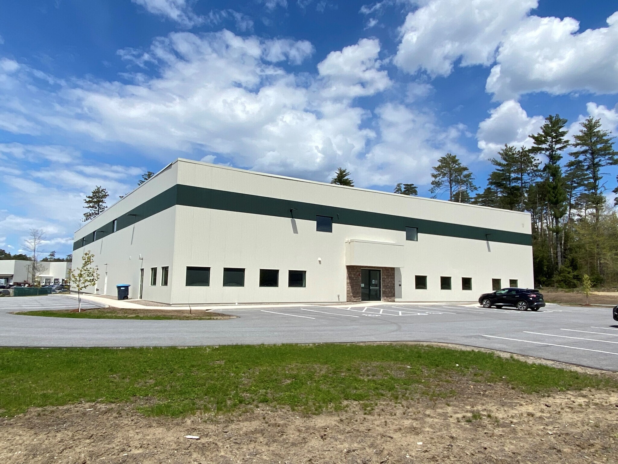 84 Red Pine Cir, Essex Junction, VT for sale Primary Photo- Image 1 of 1