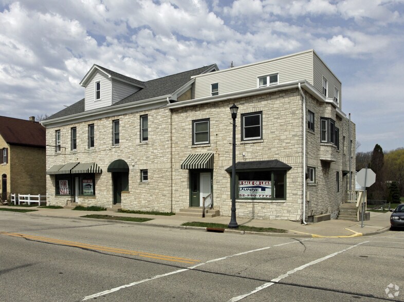 403 Kettle Moraine Dr S, Slinger, WI for sale - Primary Photo - Image 1 of 1