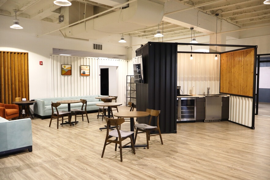 206-210 W 4th St, Winston-Salem, NC for lease - Building Photo - Image 2 of 10